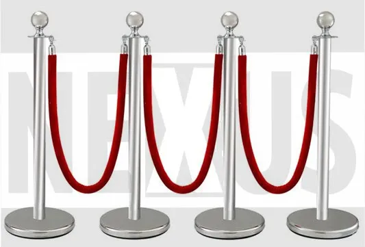Poste de Acero Brillante con Cordón (2).webp